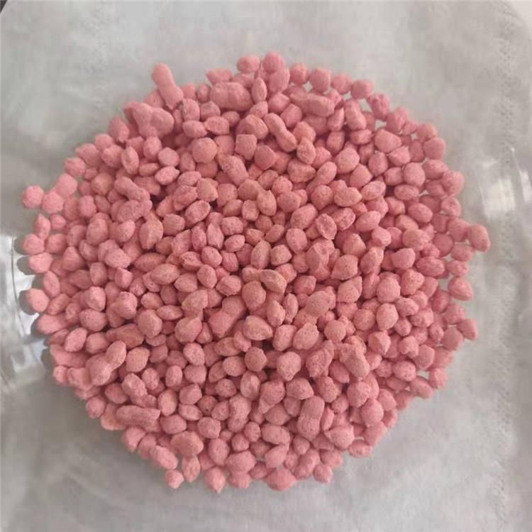 采用干燥法制备硫酸铵颗粒，不存在防结块问题。可生产白色、红色、绿色、紫色颗粒，颜色颗粒更适合不同市场需求。