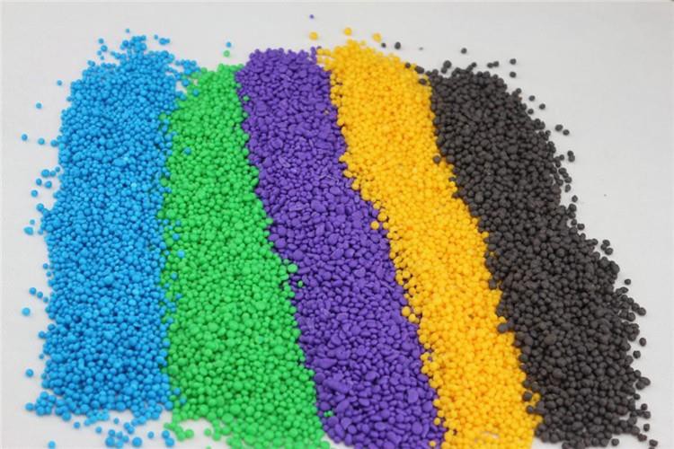 NPK粒状肥料具有不同的颗粒技术，不同的方法，产生的颗粒的不同形状，以及不同颜色可根据同一配方的前提根据客户要求定制。