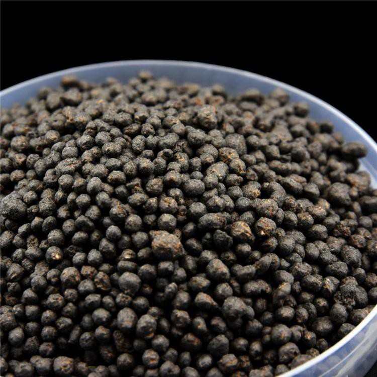 NPK颗粒肥料一般是圆形的，通过高塔造粒生产的NPK颗粒表面光滑且醇厚，通过辊造粒产生的NPK颗粒是部分圆形的，表面具有研磨和粉末的感觉，挤出颗粒具有不规则的形状，表面粗糙。