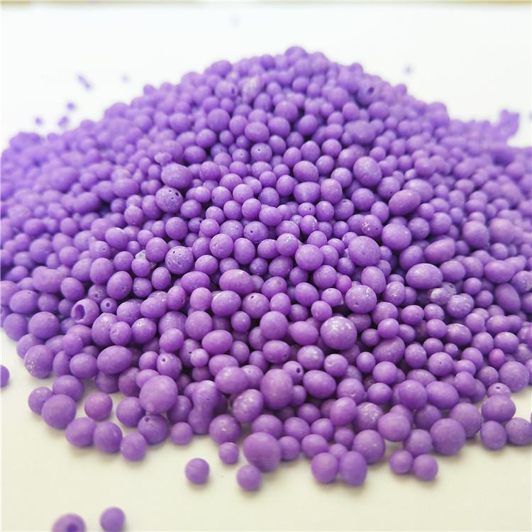 NPK肥料有不同的颜色，目前蓝色和紫色深受市场欢迎。高塔肥表面有小孔，可完全溶于水，物理性能好。
