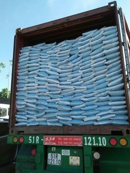 化学肥料以统一的方式在容器中运输，密封和保护水分，以确保在运输过程中化肥的干燥和完整性